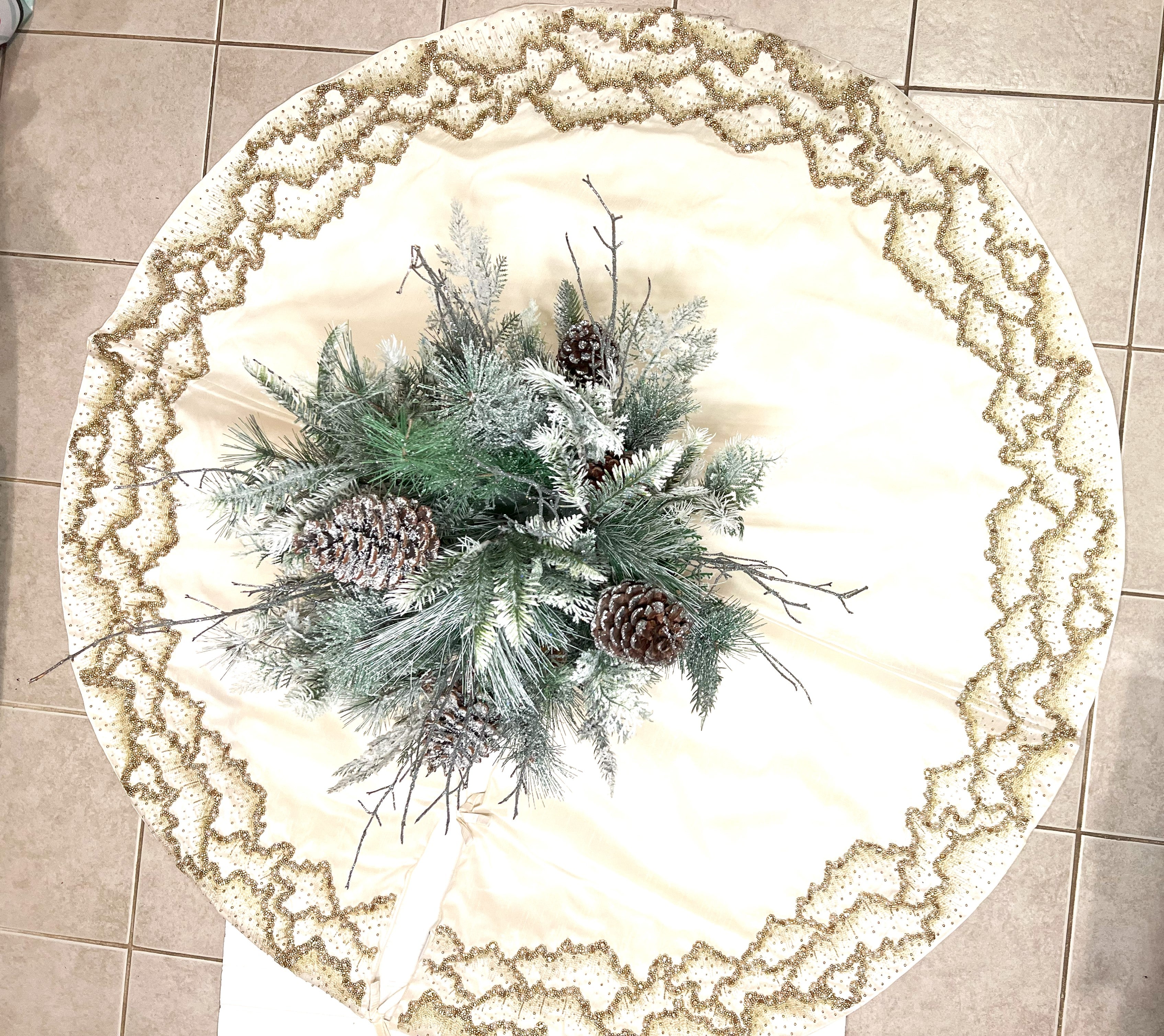 Stunning Gold Christmas Beaded Mist Tree Skirt 54" Round