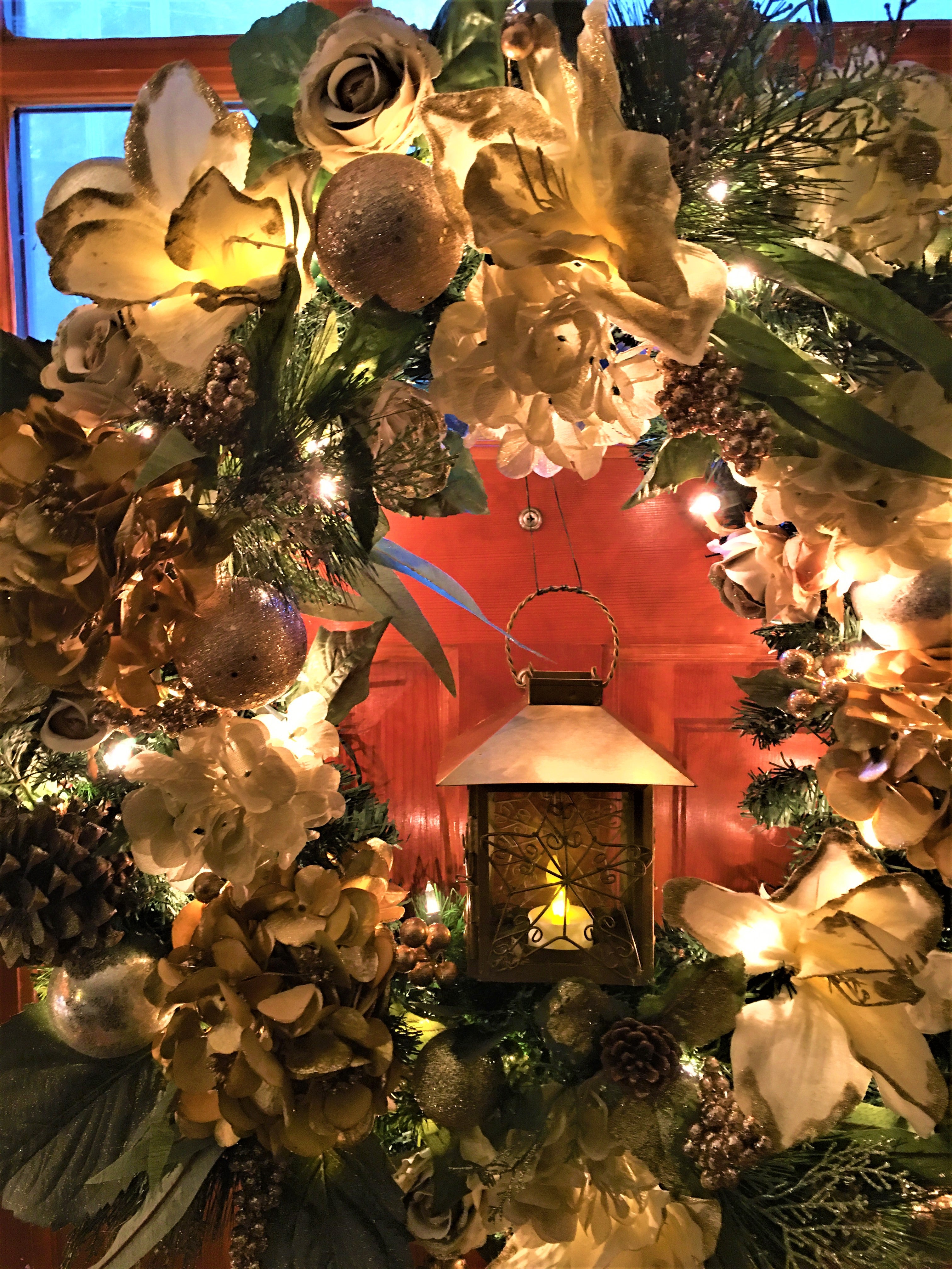 Christmas Wonder Wreath With Lights & Lantern 30"