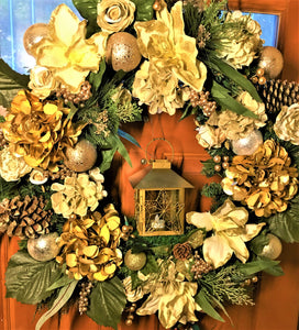 Christmas Wonder Wreath With Lights & Lantern 30"