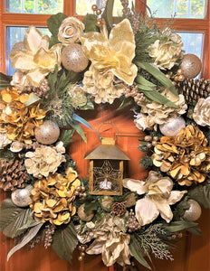 Christmas Wonder Wreath With Lights & Lantern 30"