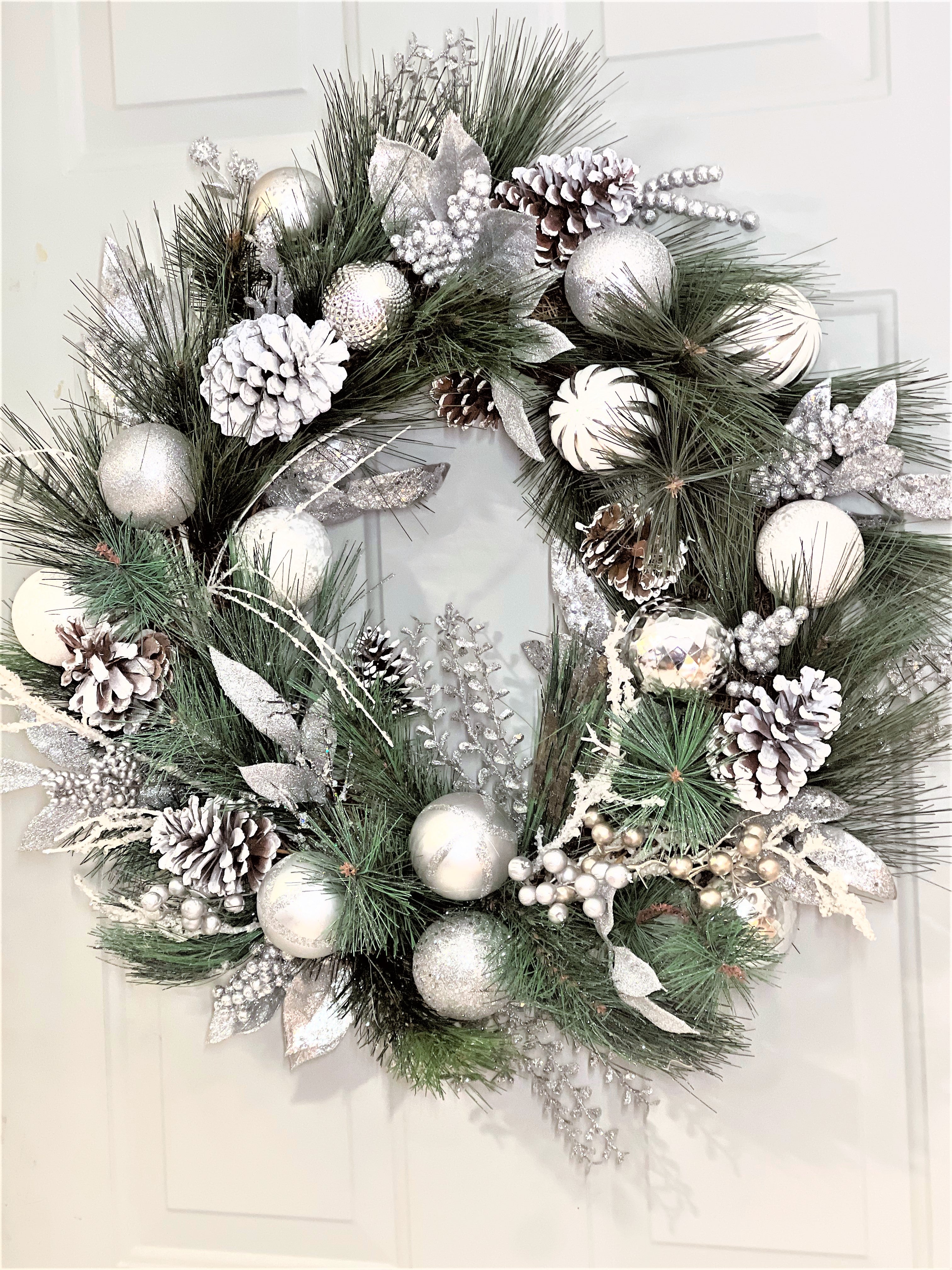 White/Silver Wreath 26"