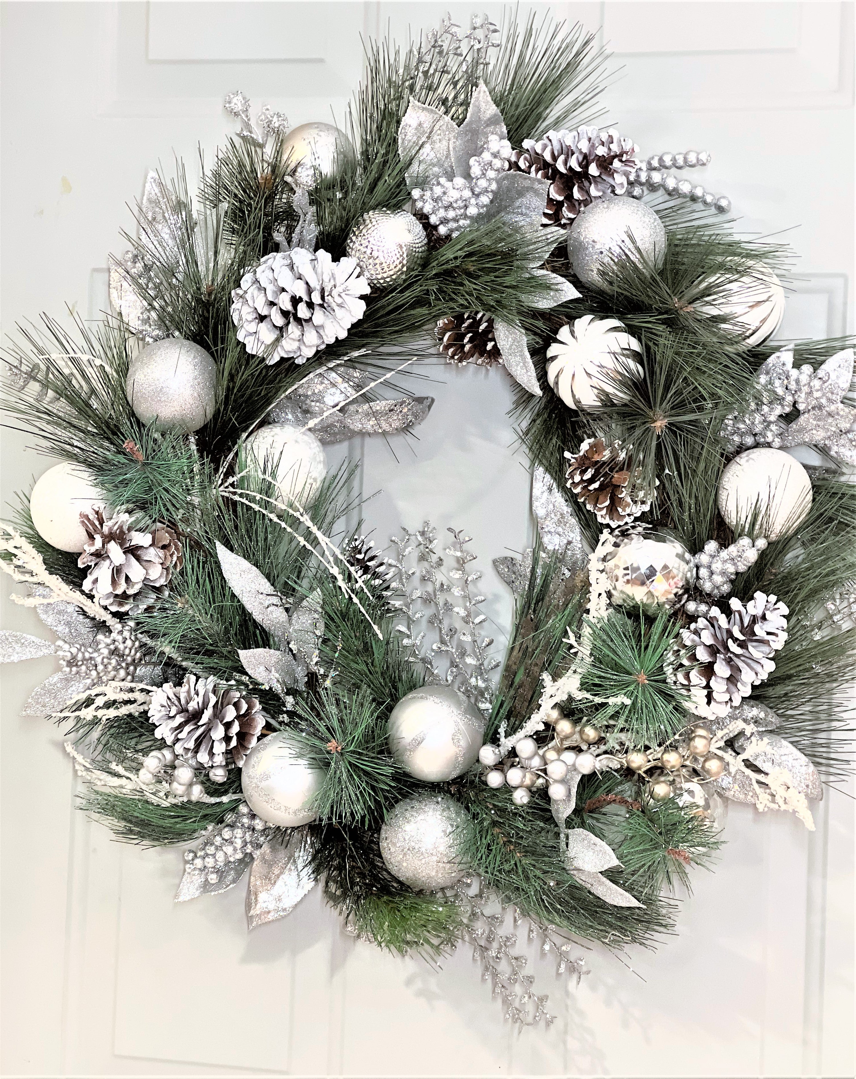 White/Silver Wreath 26"