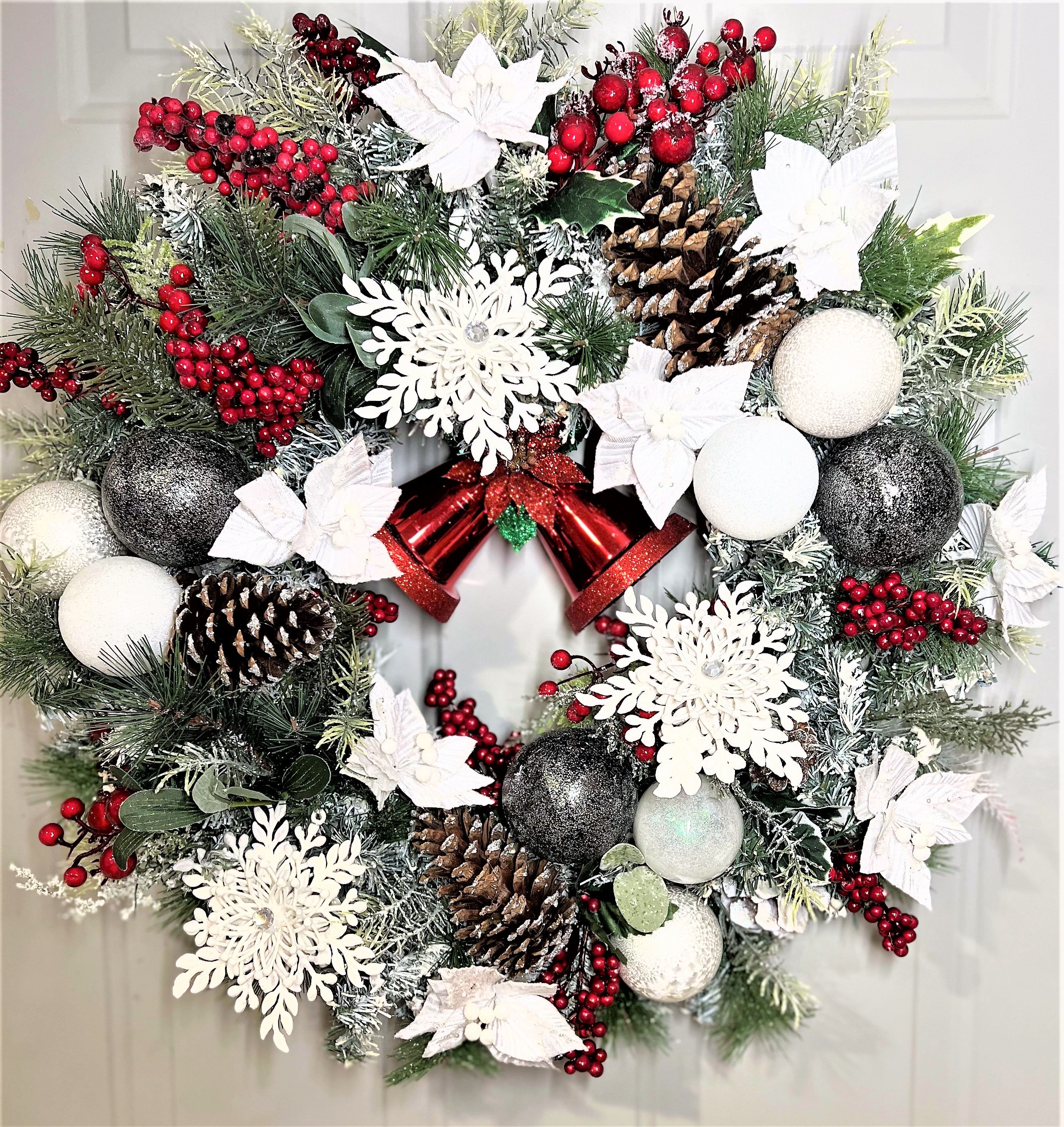 Ring The Bell Xmas Wreath 25"